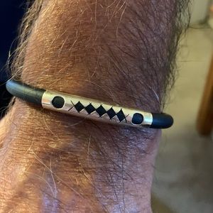 Unisex Leather and Sterling Silver bracelet! NWOT 925 Silver. 8 ins long…